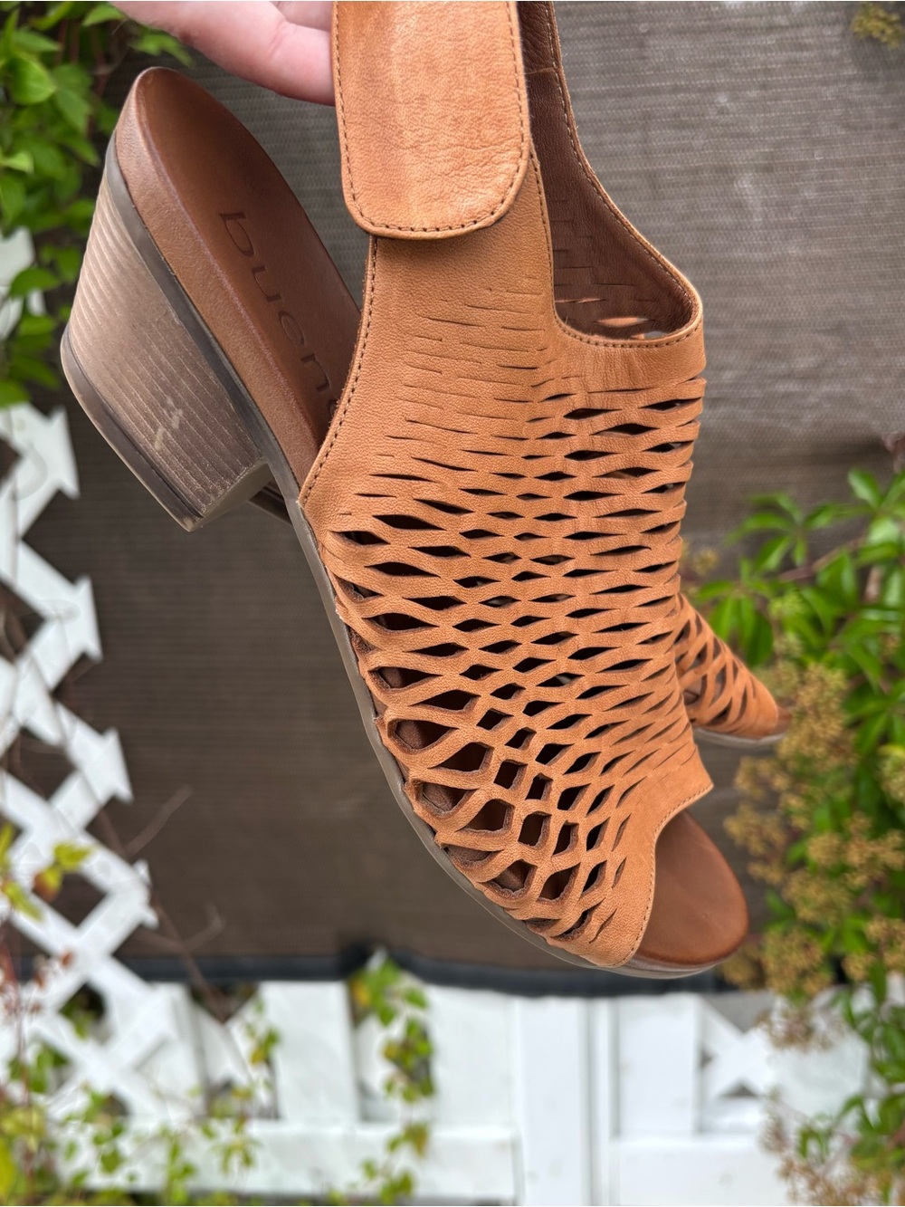 Bueno Women's Cognac Lacey Slingback Sandals - Picture 7 of 10